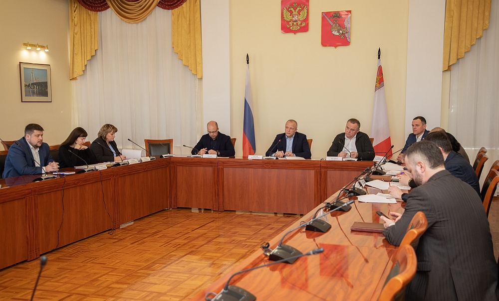 19 февраля председатель КСП Вологодской области Ирина Карнакова приняла участие в заседании комитета по бюджету и налогам областного парламента