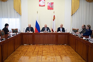 Председатель КСП Вологодской области Ирина Карнакова приняла участие в заседании комитета по бюджету и налогам Законодательного Собрания области