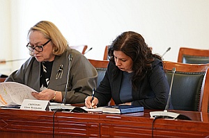 Заместитель председателя КСП Вологодской области Елена Богданова и аудитор Олеся Свирепова приняли участие в заседании комитета по бюджету и налогам областного парламента